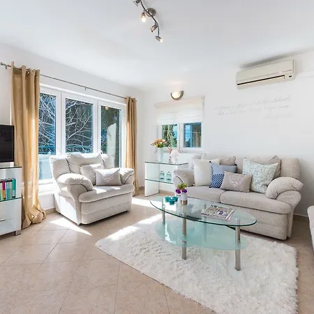 Dream Estate Apartman *