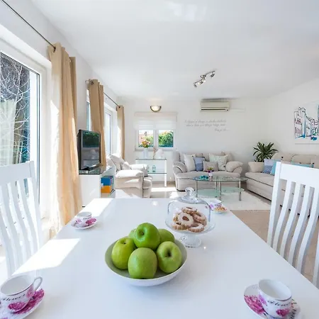 Dream Estate Apartman *