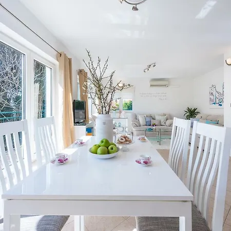 Dream Estate Apartman *