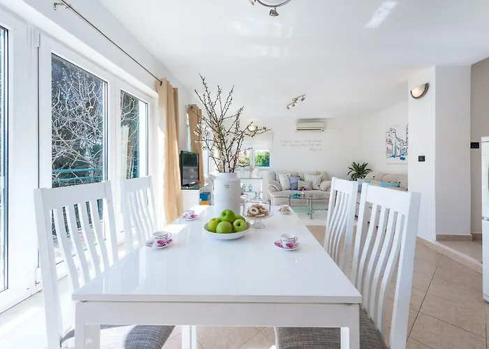 Dream Estate アパート *